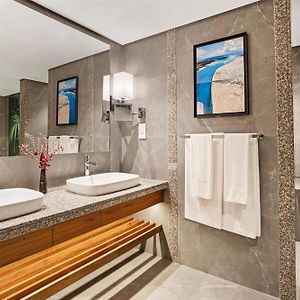 Deluxe Ocean View Garden King Room